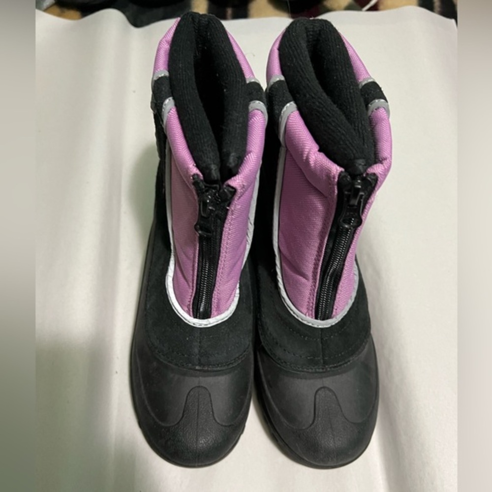 Itasca youth size 3 snow boots
